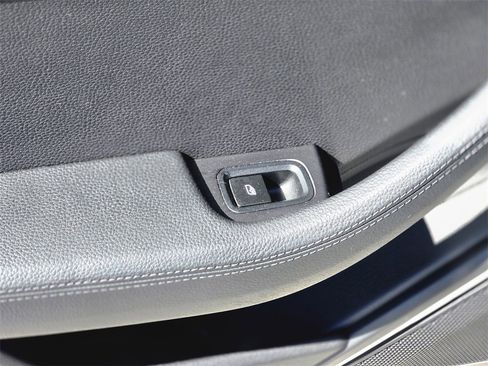 Used 2023 Porsche Panamera 4 Platinum Edition image 11