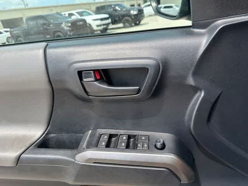Used 2019 Toyota Tacoma SR5 AWD/4WD image 11