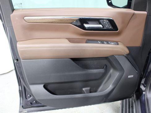 Used 2025 Chevrolet Tahoe High Country w/ LPO, Illumination Package AWD/4WD image 6