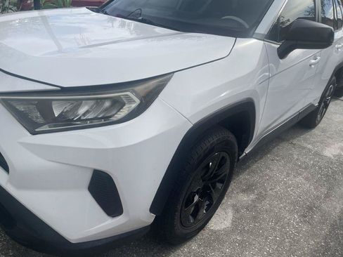 Used 2019 Toyota RAV4 LE FWD image 16