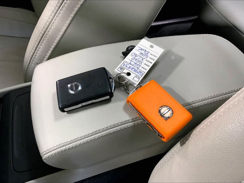 Used 2023 Volvo XC40 B5 Ultimate w/ Protection Package Premier image 14