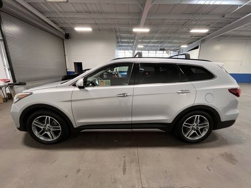 Used 2017 Hyundai Santa Fe Limited image 6