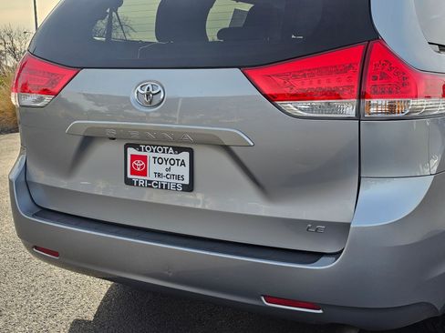 Used 2012 Toyota Sienna LE w/ Towing Pkg image 13