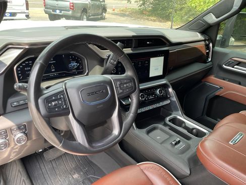 Used 2025 GMC Sierra 3500 Denali Ultimate AWD/4WD image 31