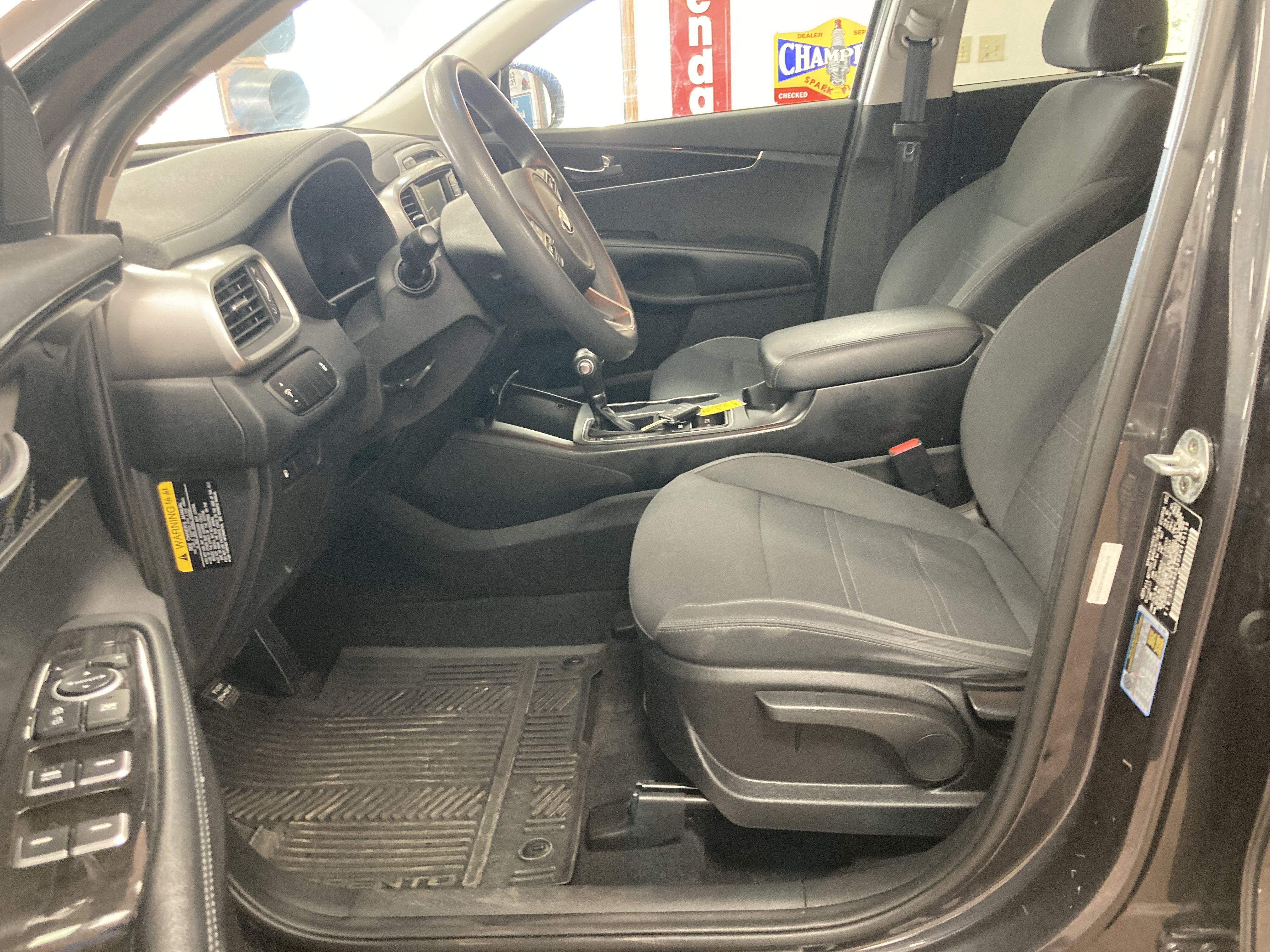Used 2018 Kia Sorento AWD image 11