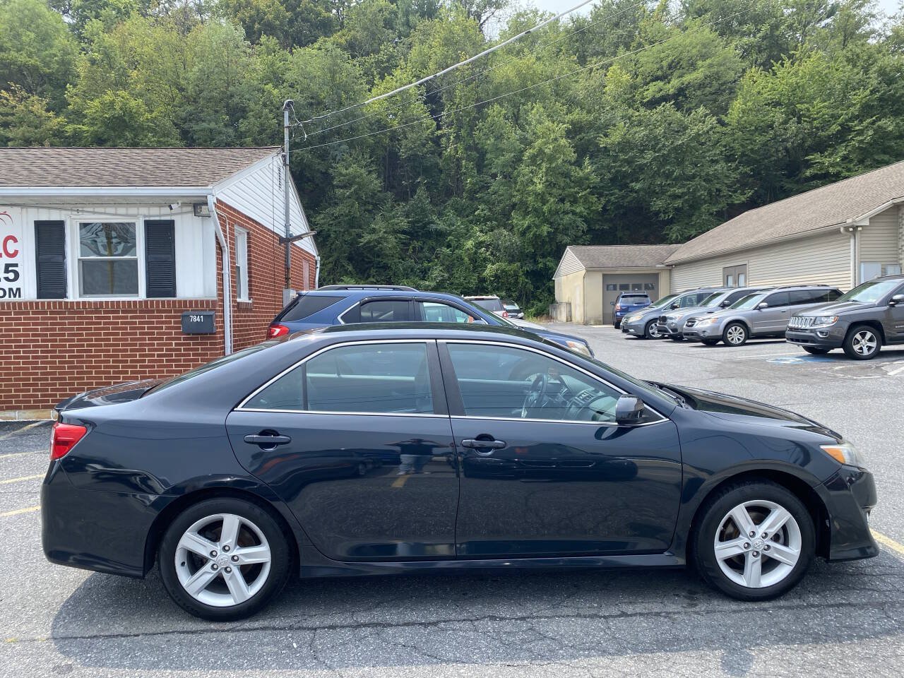 Used 2014 Toyota Camry SE FWD image 3