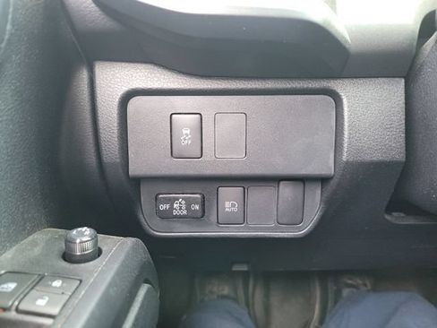 Used 2020 Toyota Tacoma SR AWD/4WD image 15