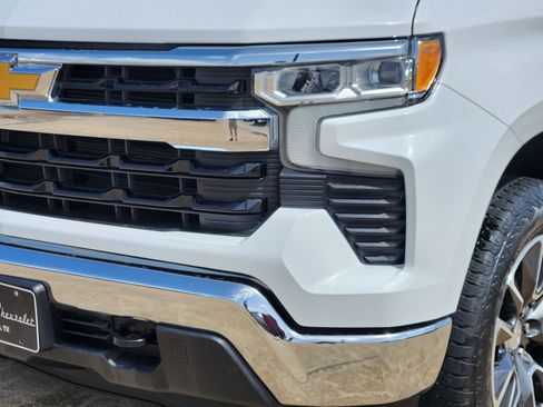 Used 2024 Chevrolet Silverado 1500 LT AWD/4WD image 10