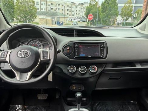 Used 2017 Toyota Yaris L w/ Carpet Mat Package FWD image 20