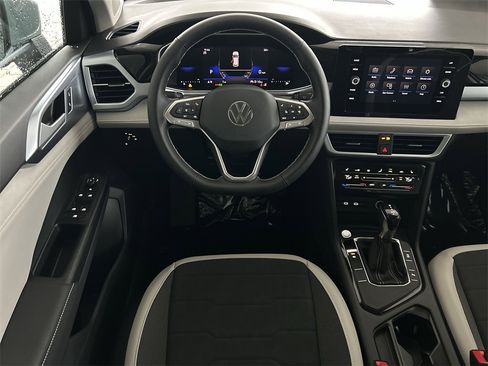 New 2026 Volkswagen Taos SE image 39