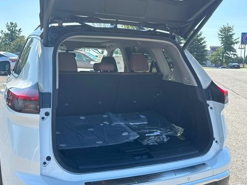 New 2026 Nissan Rogue Platinum AWD/4WD image 13