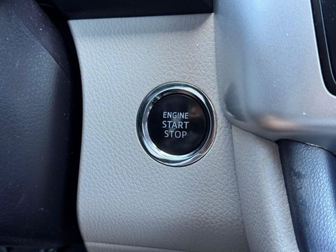 Used 2019 Toyota Highlander XLE AWD/4WD image 26