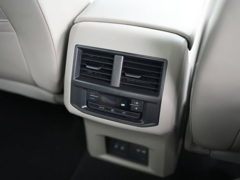 Certified 2022 Volkswagen Atlas SE w/ Black Wheel Package image 30