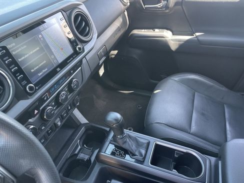 Used 2022 Toyota Tacoma TRD Sport w/ TRD Premium Sport Package AWD/4WD image 27