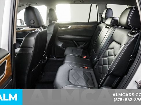 Used 2025 Volkswagen Atlas SE FWD image 17