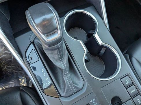 Used 2024 Toyota Highlander XLE image 12