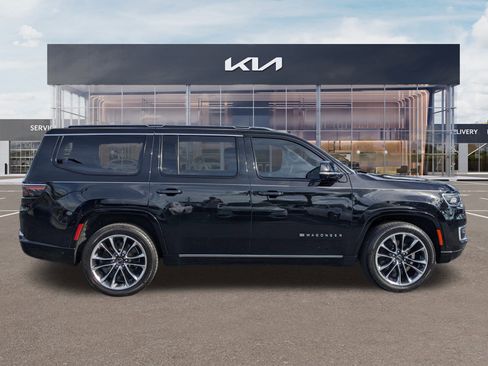 Used 2023 Jeep Wagoneer Series III w/ Premium Group I image 3