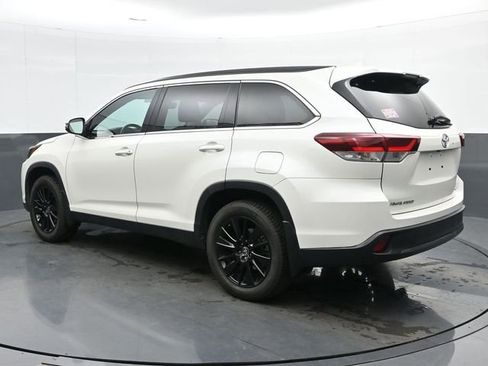 Used 2019 Toyota Highlander SE image 6