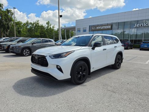 Used 2025 Toyota Highlander XLE AWD/4WD image 11