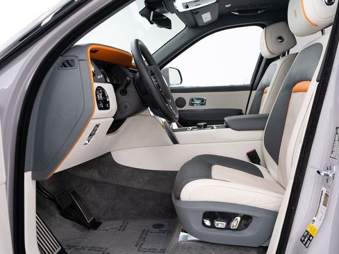 Certified 2023 Rolls-Royce Cullinan w/ Dark Exterior Package AWD/4WD image 15