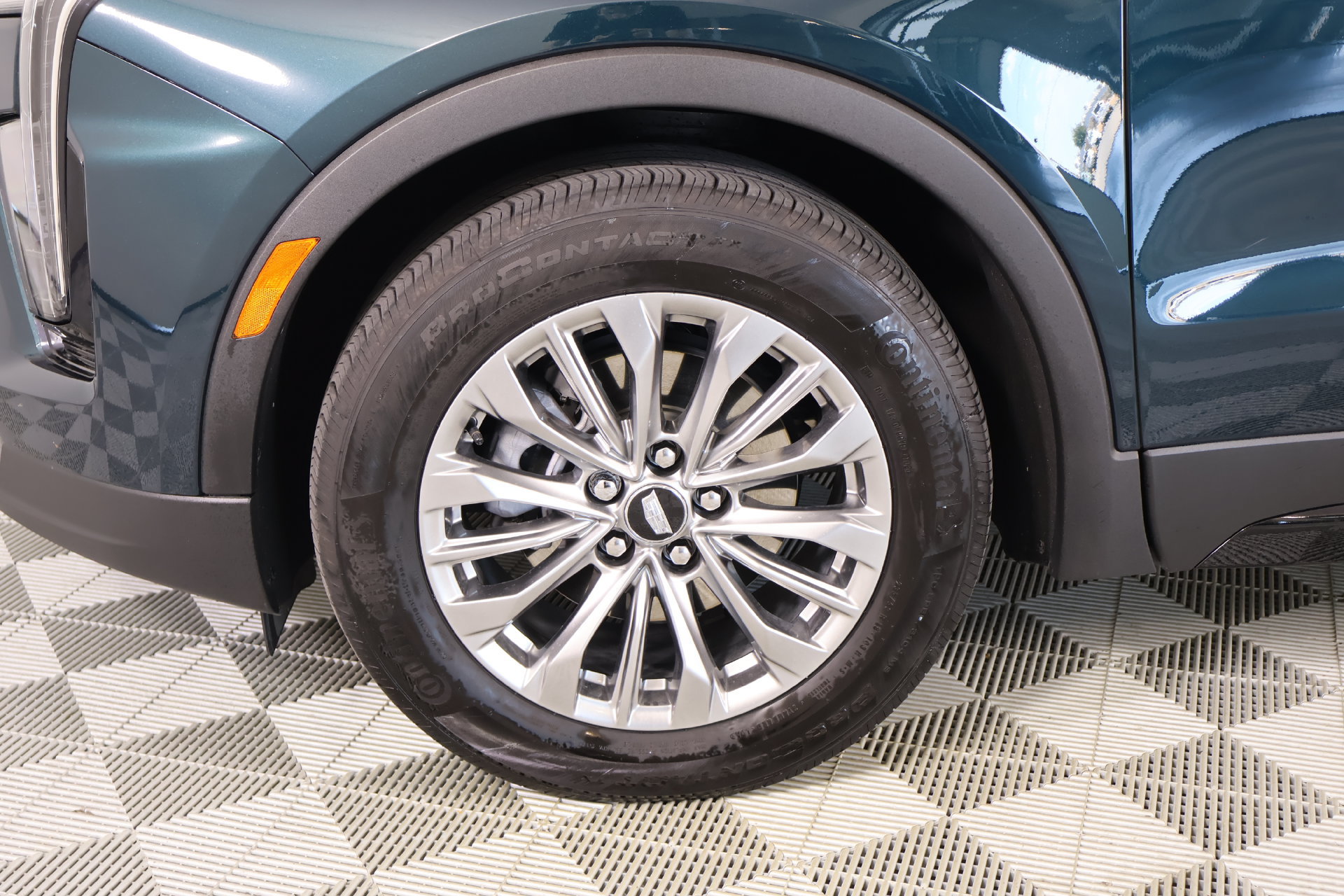 Used 2024 Cadillac XT4 Premium Luxury w/ Active Safety Package FWD image 19