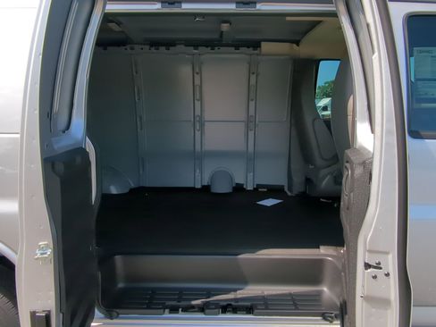 New 2025 GMC Savana 2500 w/ Driver Convenience Package image 27