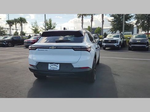 New 2026 Chevrolet Equinox EV LT image 18