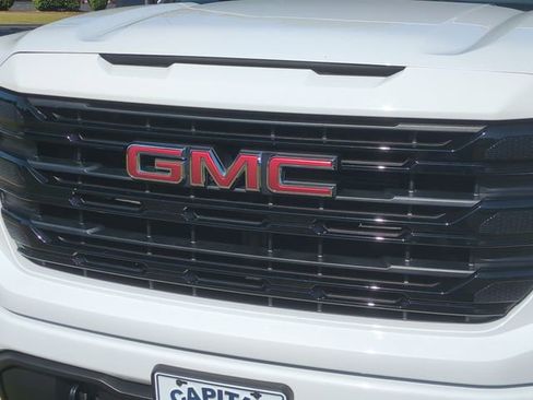 Used 2022 GMC Sierra 1500 Elevation w/ X31 Off-Road Package AWD/4WD image 36