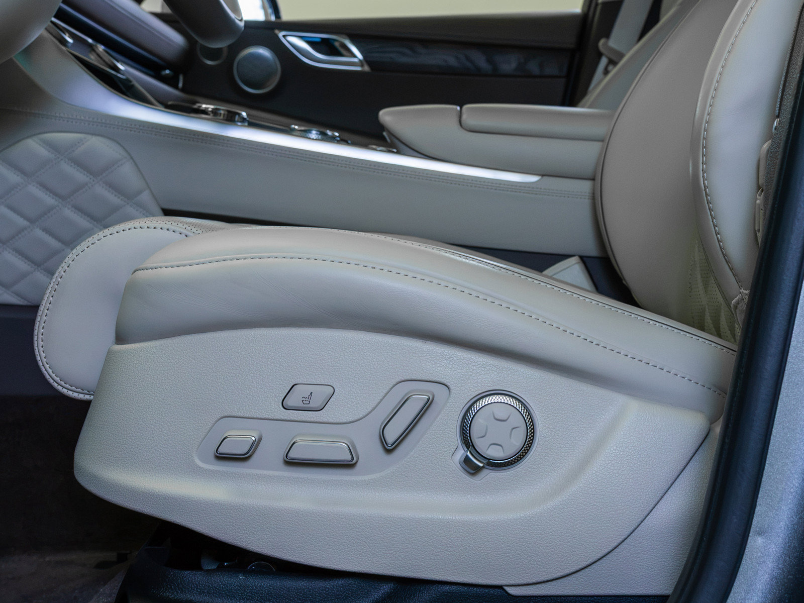 Used 2024 Genesis GV80 3.5T w/ Prestige Package AWD/4WD image 19