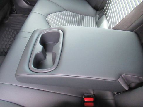 Used 2022 Toyota Camry SE image 38