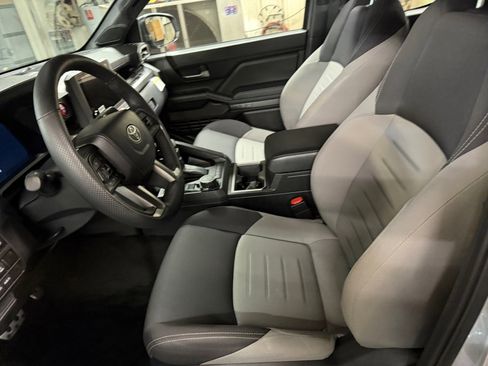 Used 2025 Toyota Tacoma TRD Sport w/ TRD Sport Upgrade Package image 34