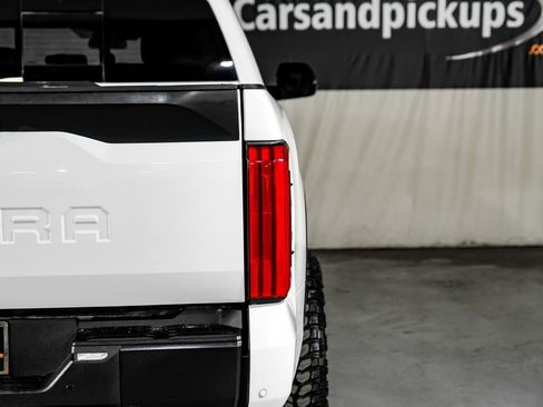 Used 2022 Toyota Tundra SR5 w/ SR5 Convenience Package image 39