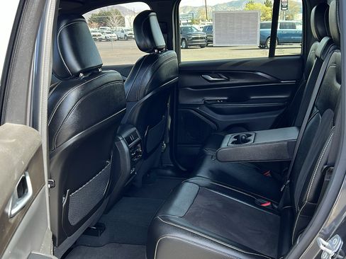 Used 2023 Jeep Grand Cherokee Altitude AWD/4WD image 13