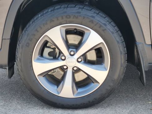 Certified 2021 Jeep Cherokee Limited AWD/4WD image 10