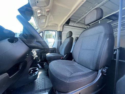 Used 2025 RAM ProMaster 2500 w/ Convenience Group FWD image 13
