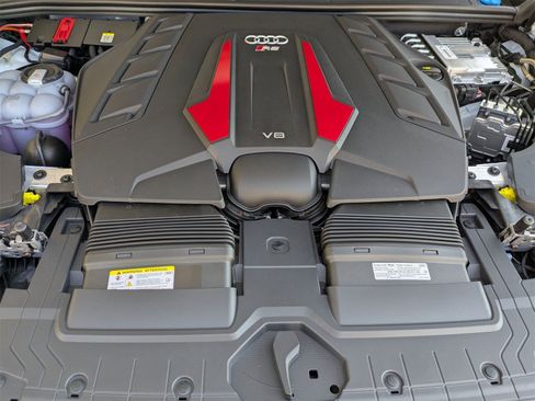 New 2025 Audi RS Q8 performance image 12