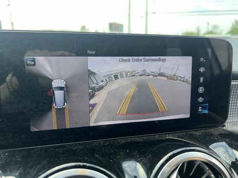 Used 2022 Mercedes-Benz GLB 250 image 24