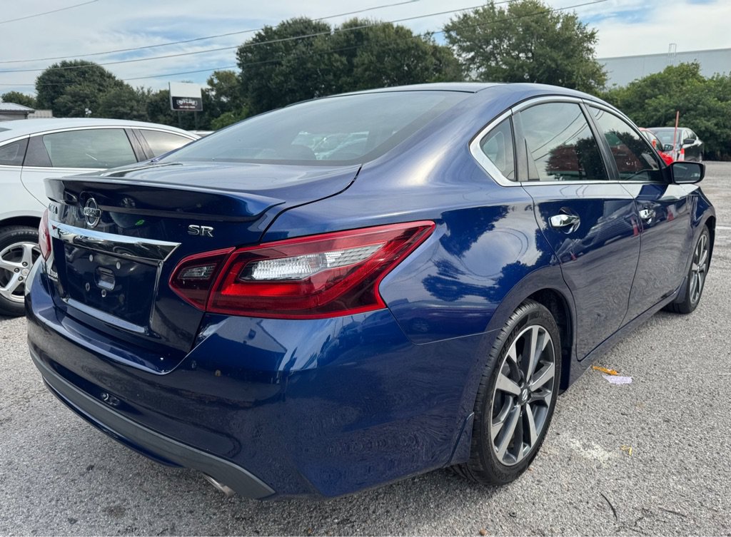 Used 2017 Nissan Altima 2.5 SR FWD image 2