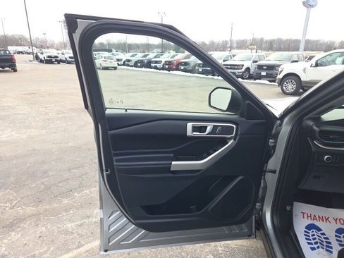 Used 2022 Ford Explorer XLT w/ Equipment Group 202A image 25