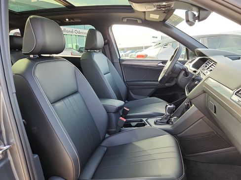 Certified 2024 Volkswagen Tiguan SE R-Line image 15