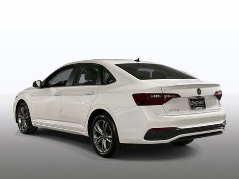 Used 2024 Volkswagen Jetta SE w/ Panoramic Sunroof Package FWD image 13