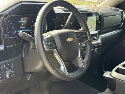 Used 2025 Chevrolet Silverado 1500 LT image 9