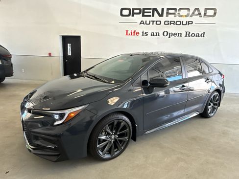 Used 2024 Toyota Corolla SE w/ SE Premium Package FWD image 3