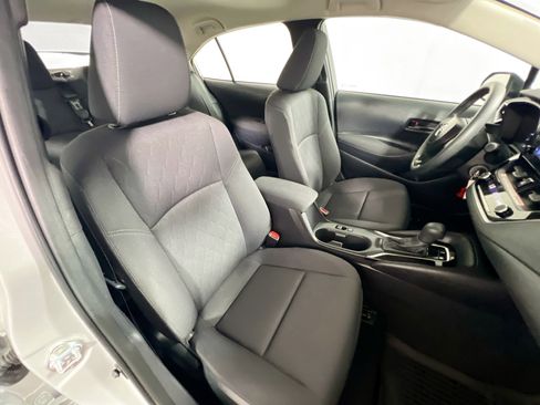 Used 2025 Toyota Corolla LE FWD image 30