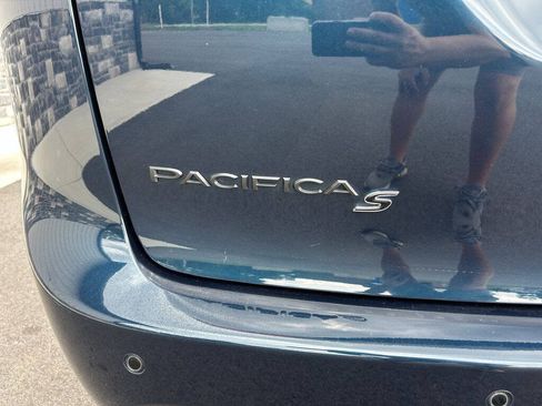 Used 2025 Chrysler Pacifica Limited FWD image 8