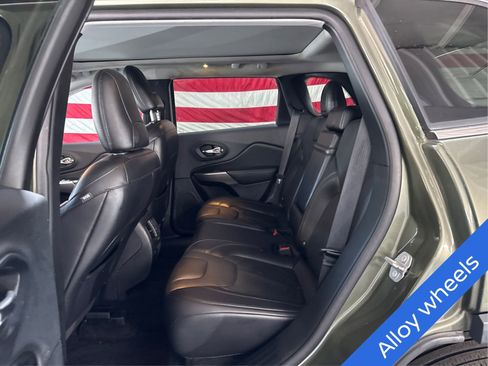 Used 2019 Jeep Cherokee Limited AWD/4WD image 10