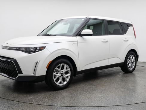Used 2025 Kia Soul LX w/ LX Technology Package FWD image 3