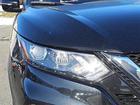 Used 2020 Nissan Rogue Sport SV image 9