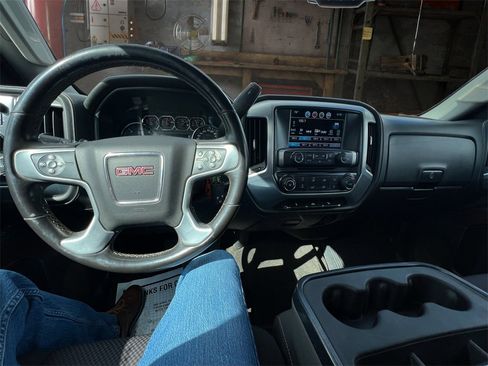 Certified 2018 GMC Sierra 2500 SLE w/ SLE Preferred Package image 19