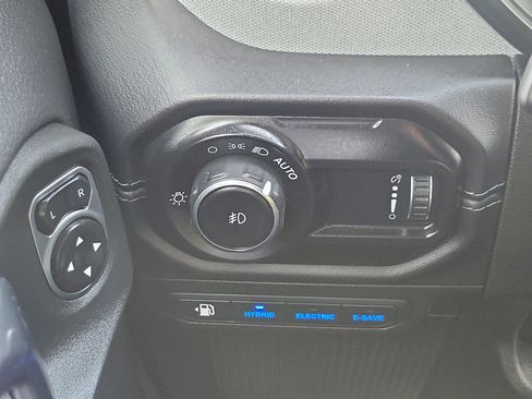 Used 2025 Jeep Wrangler Unlimited Sahara w/ Safety Group image 10